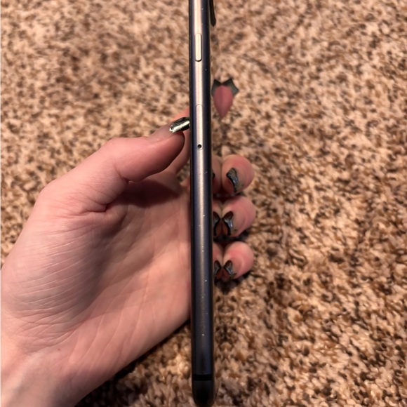 Apple iPhone 8 Plus - Picture 7 of 8